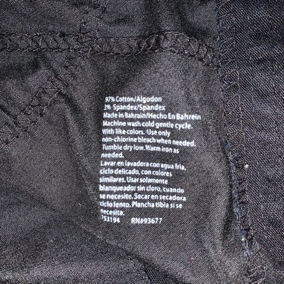 3/$10 🔆 St. John’s Bay Black Capri - Picture 6 of 6